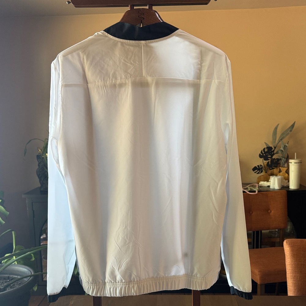 Nike Men's White and Black Windbreaker - Picture 5 of 8